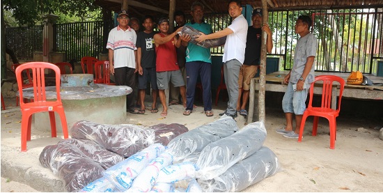 NSL Serahkan Bantuan untuk Nelayan Boneoge