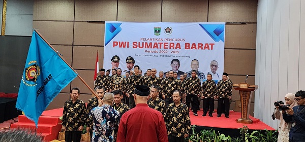 Pelantikan Ketua PWI Sumbar, Atal S Depari Minta Pengurus Bersatu Kembali