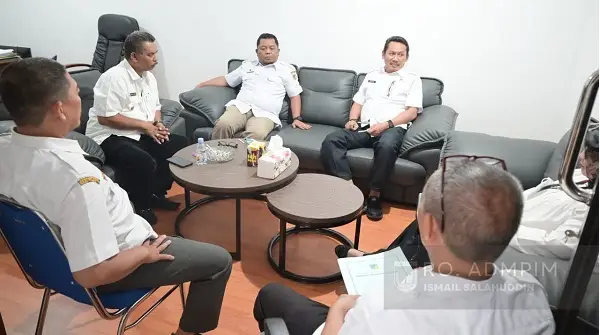 Novalina Sertijab dengan Penggantinya di Dinas Kominfo Sulteng