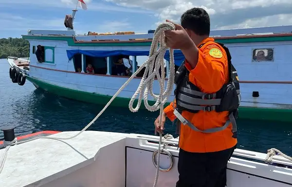 KM Hanifa Mati Mesin di Perairan Pulau Bandang Banggai Laut, Memuat 44 Penumpang