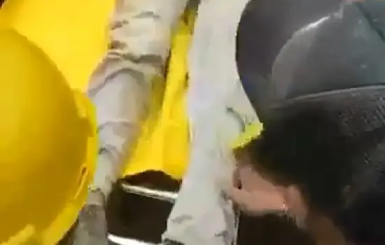 korban-tertimpa-longsor-di-desa-enu Tiga Pekerja Tertimpa Longsor di Poros Jalan Enu Donggala, Seorang Meninggal, Dua Luka Berat