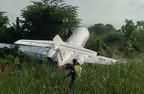 Pesawat Jet Membawa Empat WNA Keluar dari Landasan Pacu Bandara Morowali