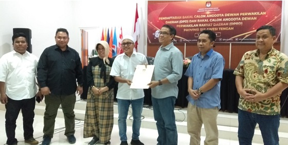 Di Hari Keenam Pendafataran, Peri Cokroaminoto Daftar Calon Senator Dapil Sulteng