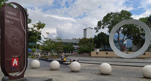 Usai Revitalisasi RTH, Logo Alfamidi Terpasang di Taman Nasional Kota Palu