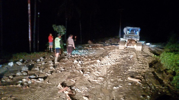 Banjir Bandang Melanda Desa Huhak, Jalur Trans Sulawesi Tertutup Lumpur