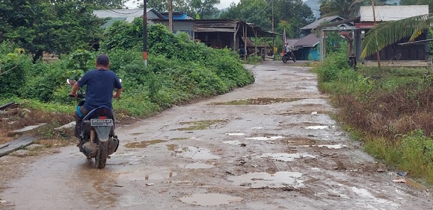 Kemerdekaan Versi Warga Beteleme Menyikapi Jalan Rusak, Kepedulian Pemerintah dan Legislator Morut