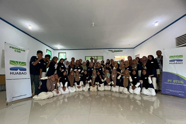 Indonesia Huabao Industrial Park (IHIP) atau PT Baoshuo Taman Industry Invesment Group (BTIIG) terus menggelar kegiatan Corporate Social Responsibility (CSR) untuk terus mendorong kualitas pendidikan di Kecamatan Bungku Barat. CSR yang bertajuk IHIP Youth Empowering Chambers (IYEC) itu dimulai di SMKN 2 Bungku Barat di Desa Ambunu, Morowali, Rabu (8/11/2023). Kegiatan ini adalah program CSR unggulan IHIP yang merupakan program pengembangan diri untuk para siswa.