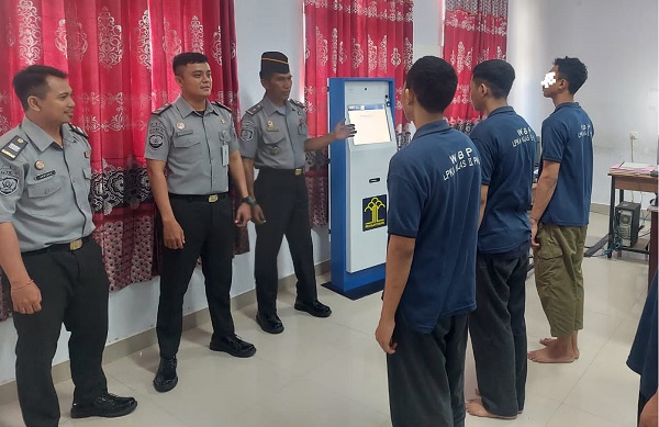 LPKA Palu Fasilitasi Anak Binaan Mengakses Langsung Data Base Dirinya