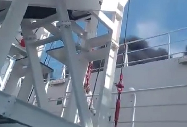 PELNI Pastikan KM Labobar Aman dan Lanjutkan Pelayaran Usai Terbakar