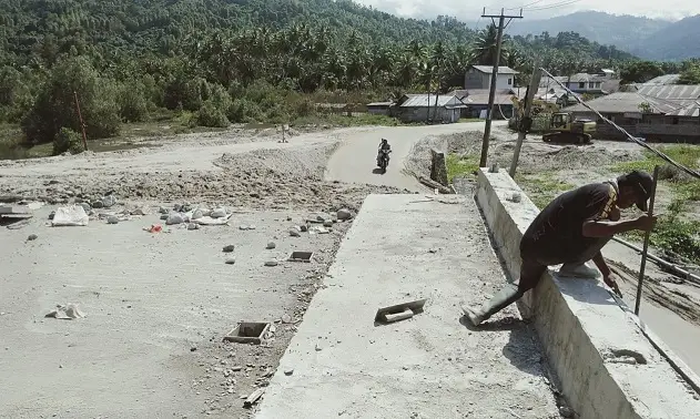 Proyek Jembatan TMJ di Tolitoli, Diduga Takaran Semen untuk Cor Beton Abutmen dan Plat Injak Dikurangi