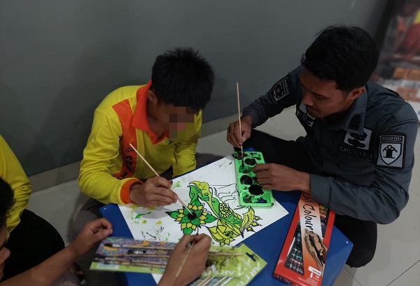 Akhir Pekan Makin Seru, LPKA Palu Hadirkan Kelas Menggambar kepada Anak Binaan 