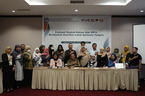 Balai Bahasa Sulteng Evaluasi Naskah Ajar BIPA Muatan Kearifan Lokal