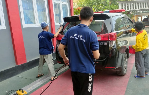 Dukung Tumbuh Kembang Anak Binaan, LPKA Palu Berikan Pelatihan Keterampilan Cuci Kendaraan Bermotor
