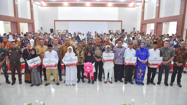 Gubernur Rusdy dan Tim PKP HAM RI Serahkan Pemulihan Hak Korban Pelanggaran HAM Berat Masa Lalu di Sulteng