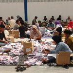 KPU Parimo Kerahkan Ratusan Warga untuk Sortir dan Lipat Surat Suara Pemilu 2024