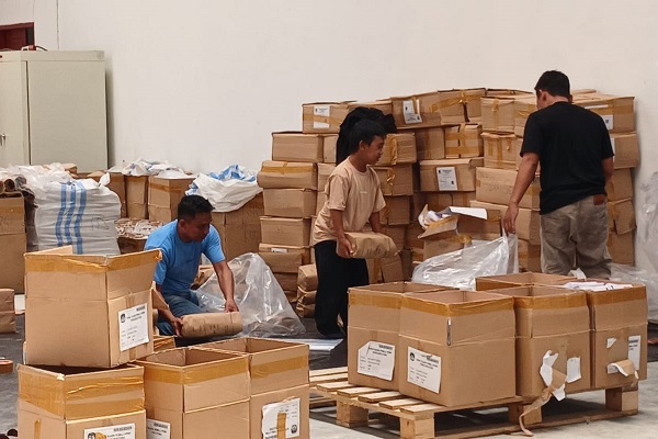 KPU Parimo Mulai Pengepakan Logistik Pemilu 2024 Melibatkan PPK
