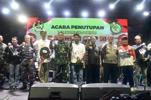 Riswan dan Fauzan Raih Hadiah Mobil Calya di Turnamen Domino Danrem Cup III 2023