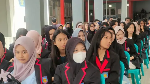 Lembaga Pembinaan Khusus Anak (LPKA) Kelas II Palu menyambut kepedulian siswa siswi Sekolah Menengah Atas Negeri  (SMAN) Model Terpadu Madani yang datang berkunjung ke LPKA Palu,  Sabtu (27/1/2024).