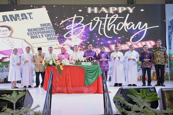 Umat Katolik Kevikepan Palu Rayakan Natal, Wagub Sulteng Ajak Umat Katolik Jangan Mudah Terprovokasi