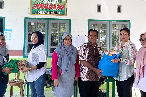 Kunjungi Desa Simoro Sigi, BRIDA Sulteng Serahkan Bantuan ke Balita Berisiko Stunting