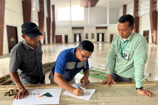 Salurkan Bantuan 500 Kursi, PT Vale Lengkapi Fasilitas Gedung Serbaguna Sorowako