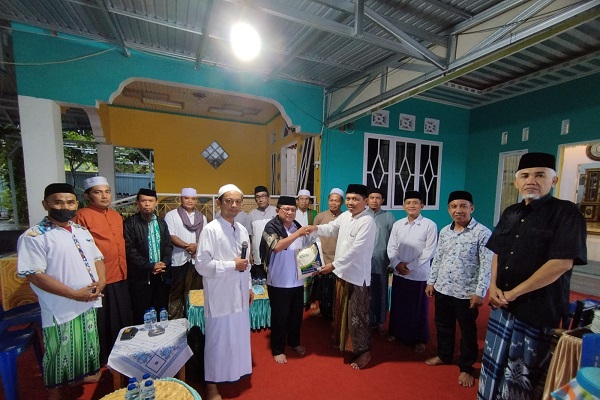 Komda Alkhairaat Sigi Serahkan Zakat Fitrahnya ke BAZNAS Sigi