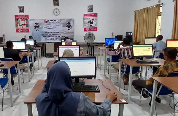 37 Calon Panwascam Pilkada Parimo 2024 Mengikuti Seleksi Tertulis
