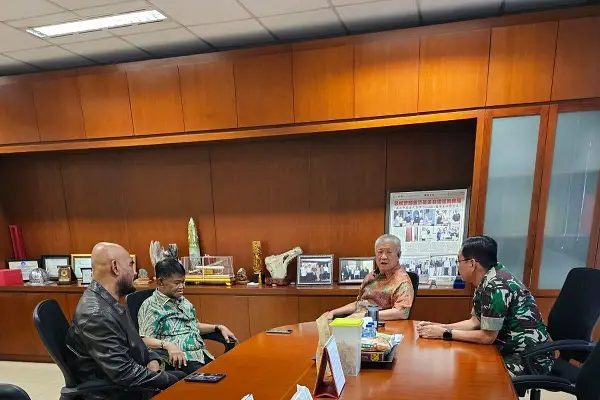 Didampingi Soeleman Agusto Hambuako, Rusdy Mastura Bertemu Airlangga Hartarto