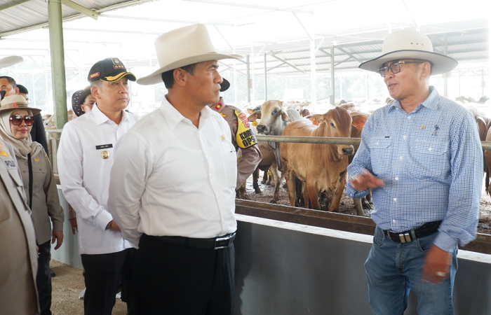 Kunjungi Peternakan Hewan Terintegrasi PT LSAJ, Mentan Amran Sulaiman Apresiasi Arie Triyono