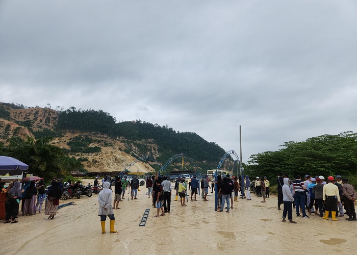 Warga Topogaro Blokade Jalan, Tuntut Pembatalan MoU Tukar Aset Sepihak antara BTIIG-Pemda Morowali