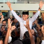 Area Kedatangan Bandara Mutiara Palu Disesaki Ribuan Pendukung BERANI