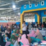 Giliran Touna Disambangi Anwar-Reny Mencari Penumpang Perahu BERANI