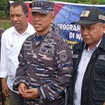 Danlanal Palu Tabur Satu Juta Benih Ikan Bandeng ke Petambak Ikan Desa Lalombi