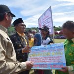 Kepala DKP Sulteng Dampingi Gubernur Cudy Serahkan Bansos Kelautan dan Perikanan di Buol