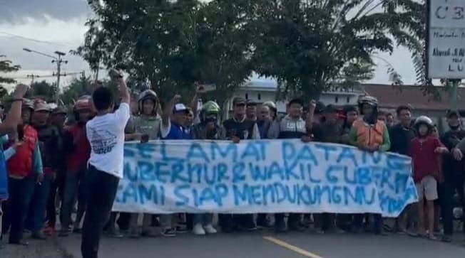 Ratusan Pemotor Menjemput Pasangan BERANI di Gerbang Desa Tirtasari Toili