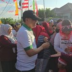 Anwar Hafid Melepas Jalan Santai Merdeka di Kelurahan Duyu Kota Palu