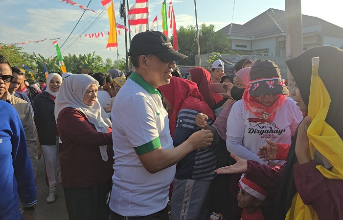Anwar Hafid Melepas Jalan Santai Merdeka di Kelurahan Duyu Kota Palu