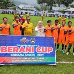 Berhadiah Total Rp100 Juta, Anwar – Reny Resmi Membuka Turnamen Sepak Bola BERANI Cup di Tomini 