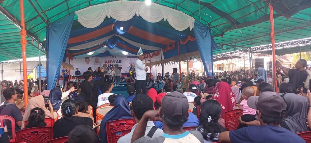 Deklarasi Pasangan BERANI di Buko Bangkep, Warga Rela Berdiri di Luar Tenda