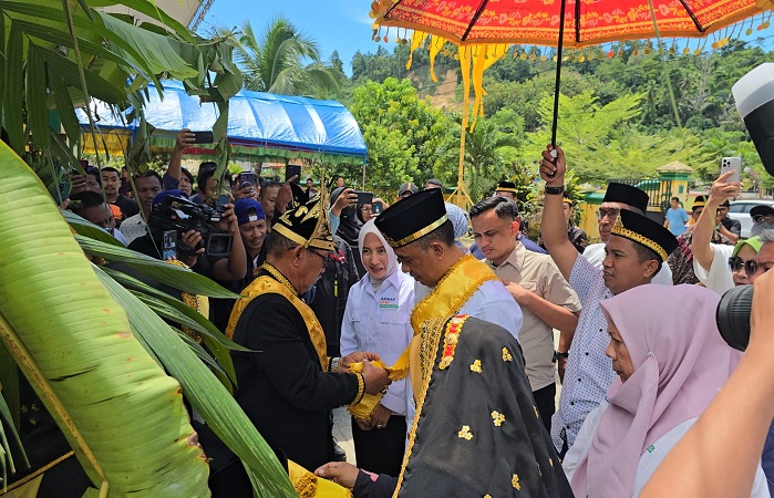 Disambut Raja Buol, Anwar Hafid Dinobatkan Sebagai Tau Noto