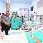 Kapolda Sulteng Jenguk Korban di Rumkit Bhayangkara, Prihatin Demo Tolak Revisi UU Pilkada Ricuh