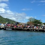 Ratusan Warga Berjejer Sepanjang Pelabuhan saat Pasangan BERANI Tiba di Tataba Bangkep