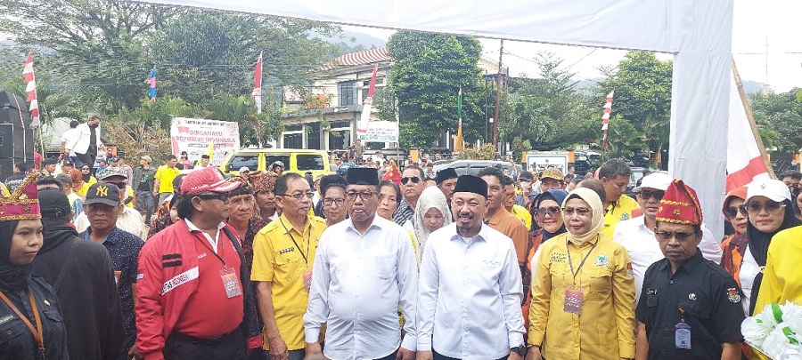 Ribuan Pendukung Antar Bung Jeff-Ruben Hehi Daftar di KPU Morowali Utara