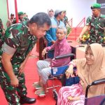 KASAD Maruli Bercengkrama dengan Ibu Disabilitas di Morowali