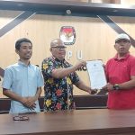Lima Bapaslon Kada Serahkan Perbaikan Persyaratan Administrasi ke KPU Parimo di Hari Terakhir