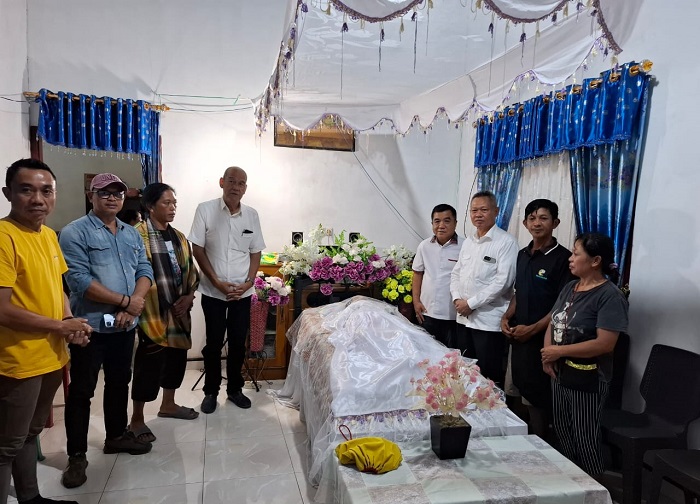 Rizal Intjenae Melayat ke Rumah Duka Warga Tongoa, Sampaikan Duka Mendalam