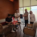 Telkomsel Apresiasi Dua Pelanggan Prestige dari Palu, Hasyim Haddado dan Zaenal Abidin