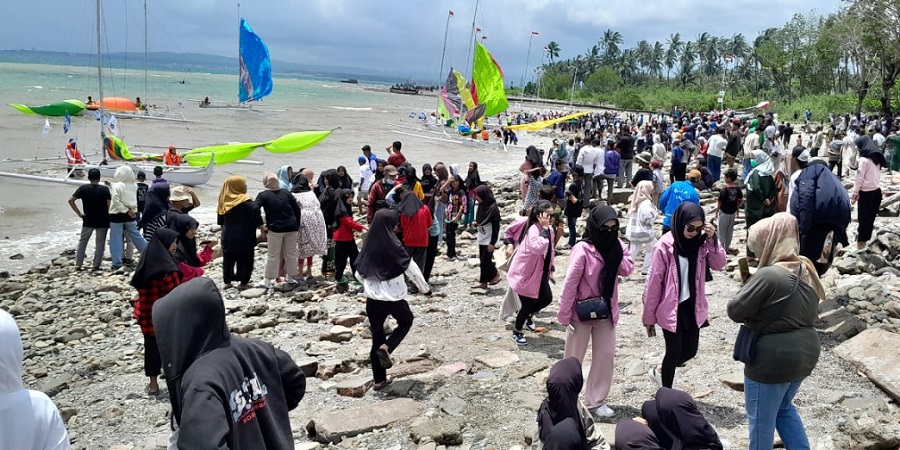 Vakum Akibat Bencana Tsunami, Pasangan BERANI  Kembali Hidupkan Lomba Perahu Layar Tradisional di Tawaeli