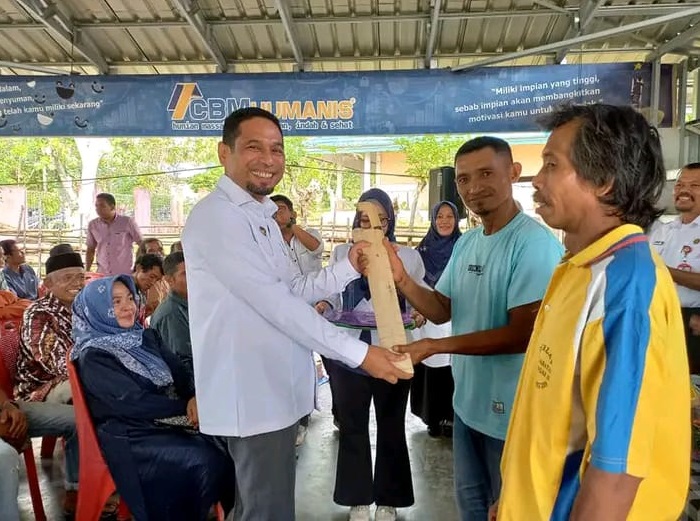 Yasin - Syafia Beri Perhatian Khusus Untuk Pemanjat Kelapa di Donggala.