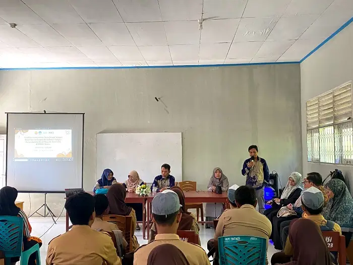 Menumbuhkan Minat Meneliti Siswa SMAN 1 Sindue, Tim Pengabdian Untad Beri Pelatihan Pemanfaatan Daun Kelapa Sebagai Biosorben Ion Logam Berat 